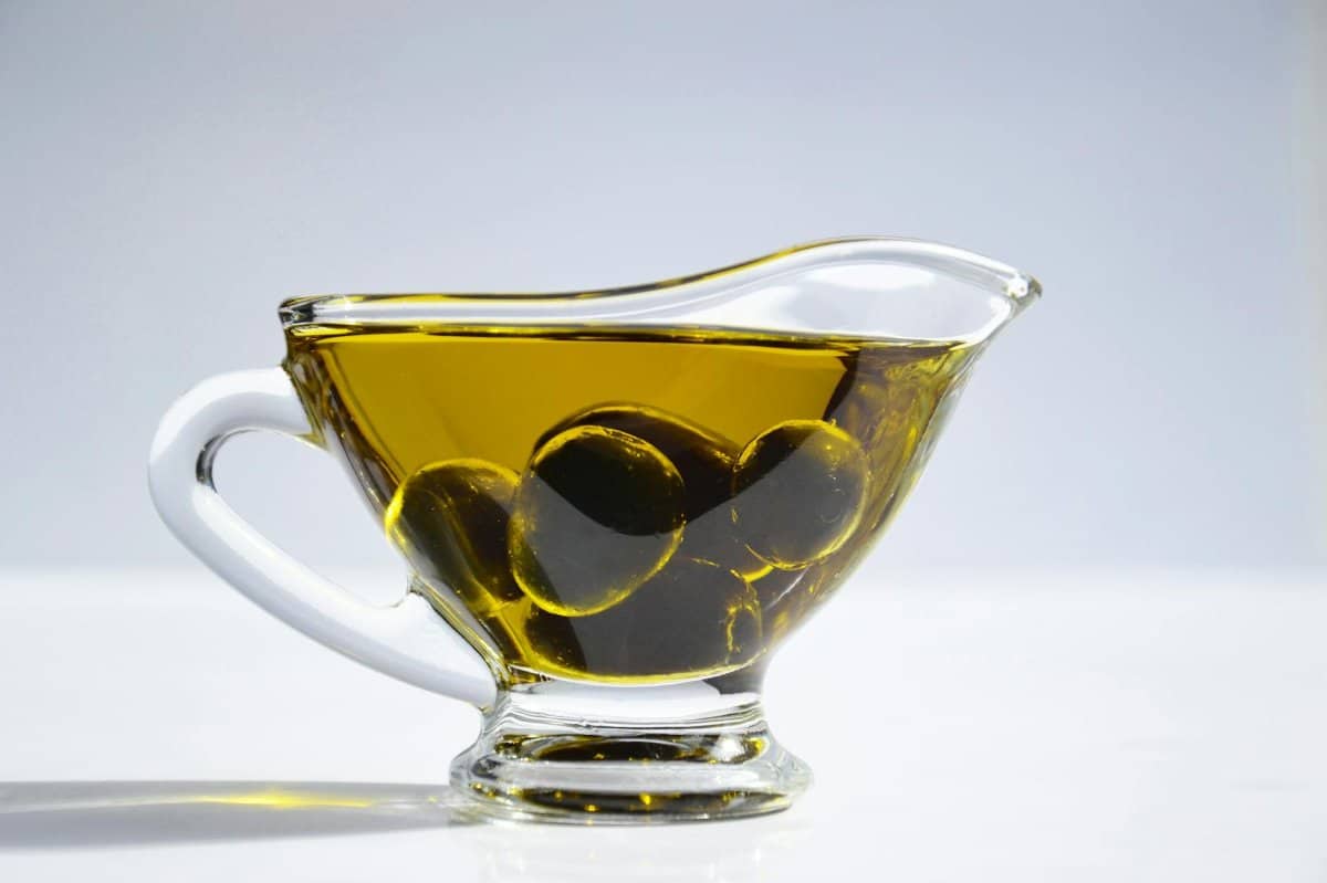 6. Light Olive Oil Doesn't Mean 'Lower Calories'