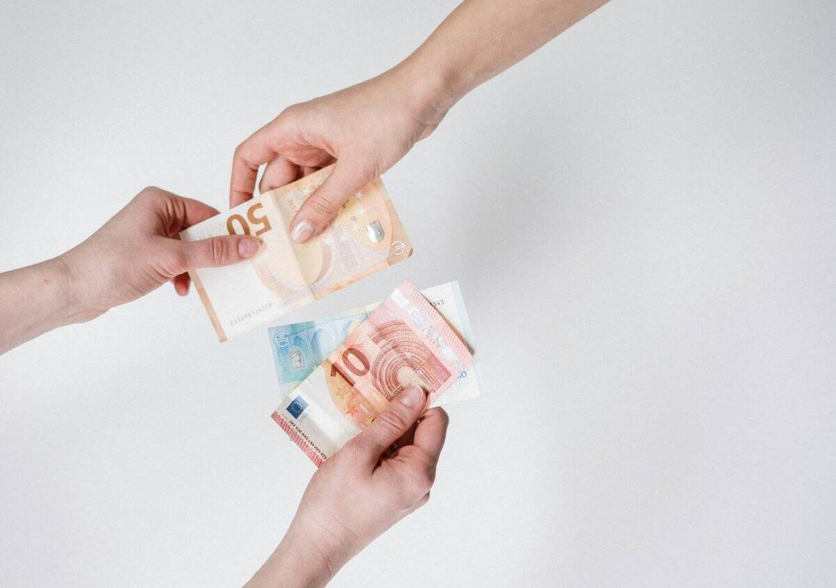 2. Con: High Initial Investment