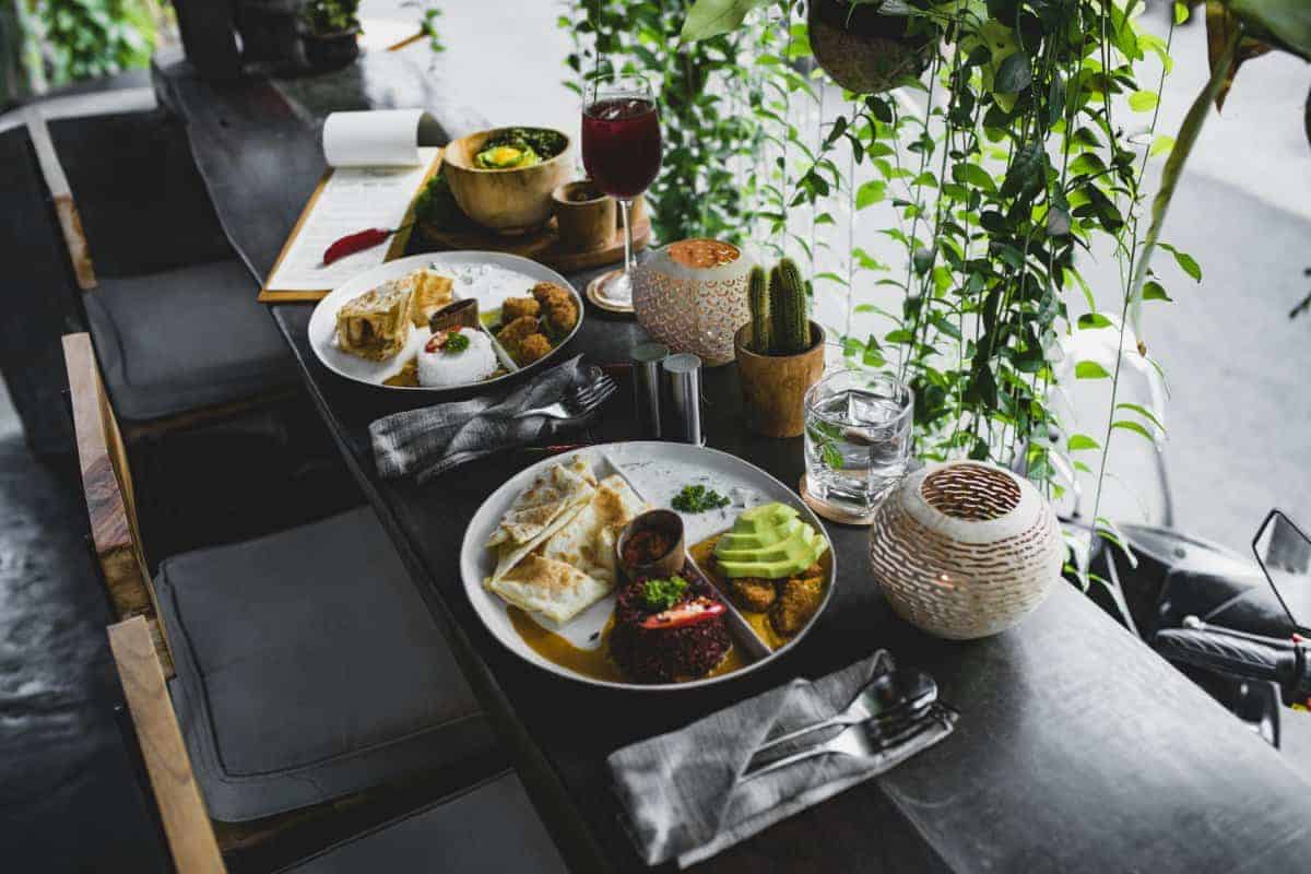 9. Plate Size Affects Portion Perception