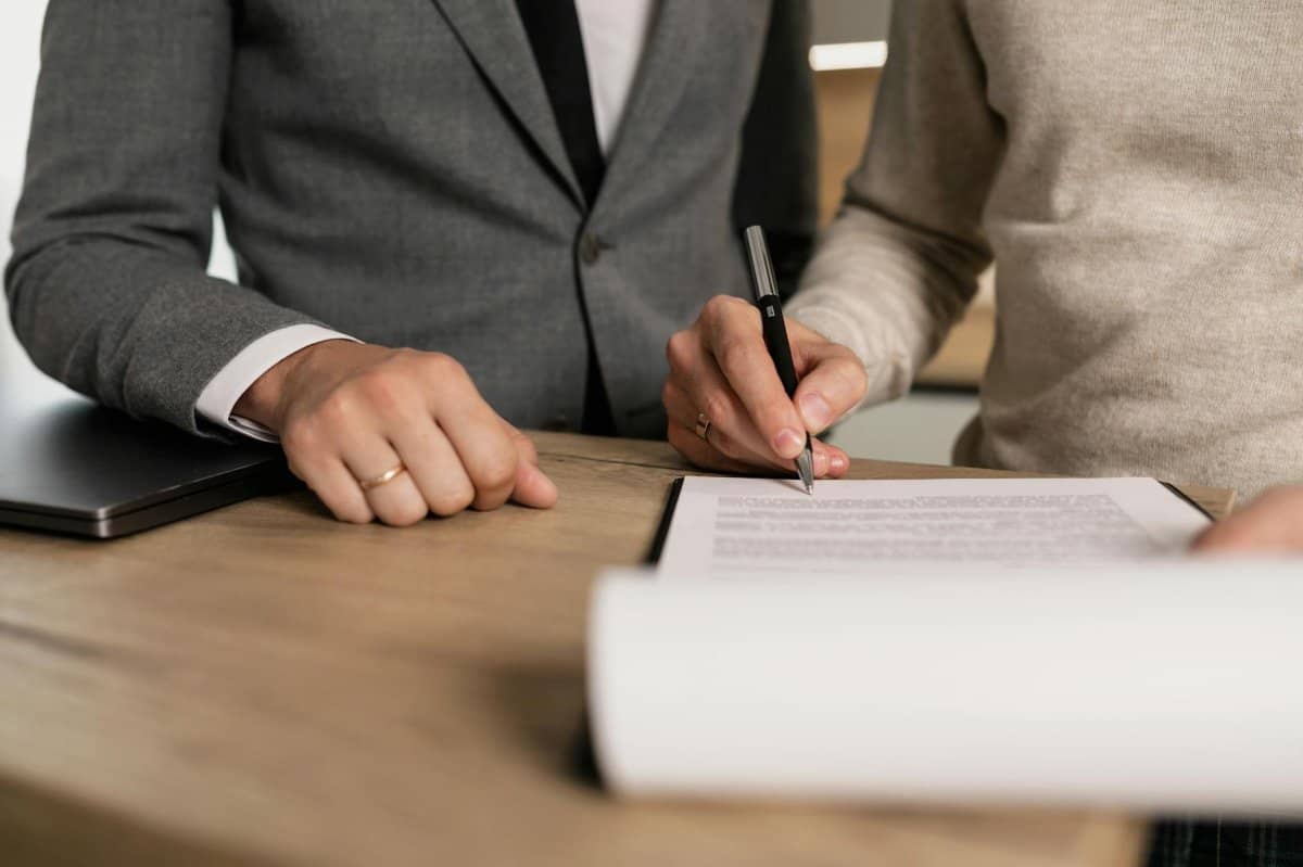 8. Con: Contractual Obligations