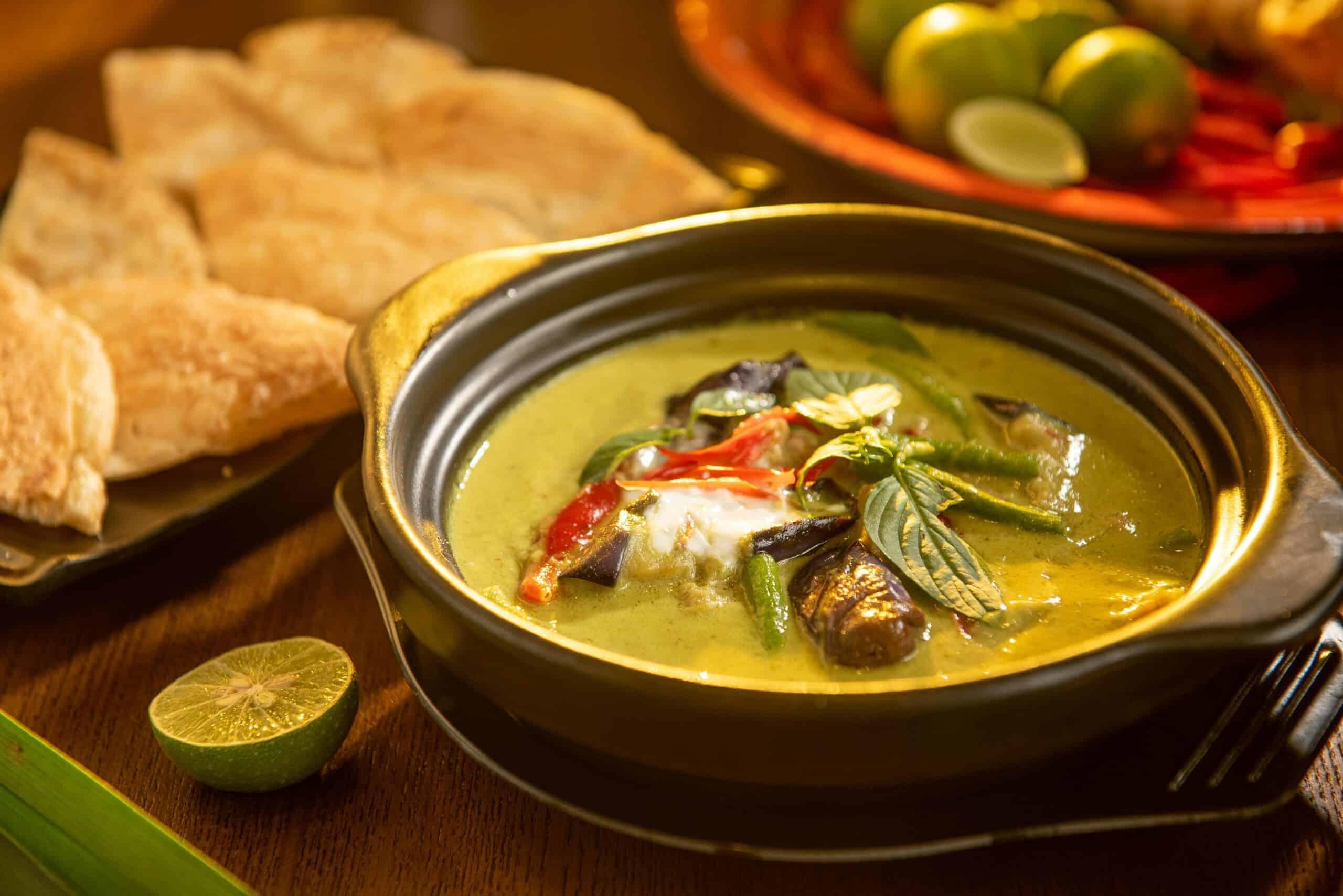 7. Gaeng Keow Wan (Green Curry)
