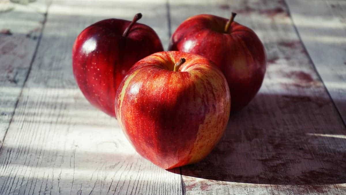 13. Apples